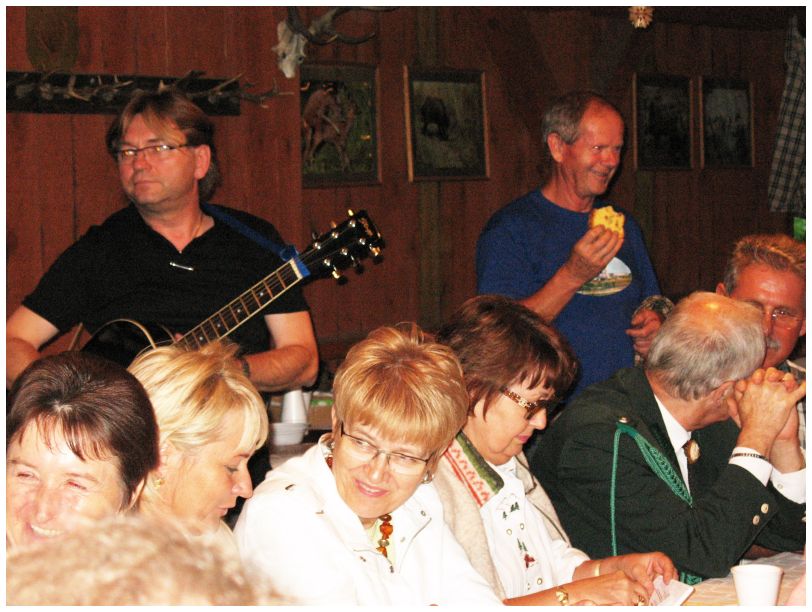 Akompaniament gitarowy da Kazimierz Janusz.