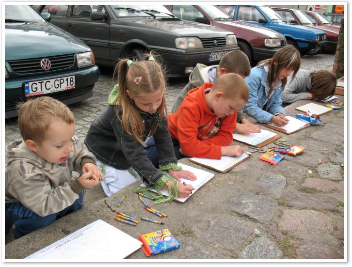 Dzieci w rnym wieku przystpiy do wizualizacji tematu...