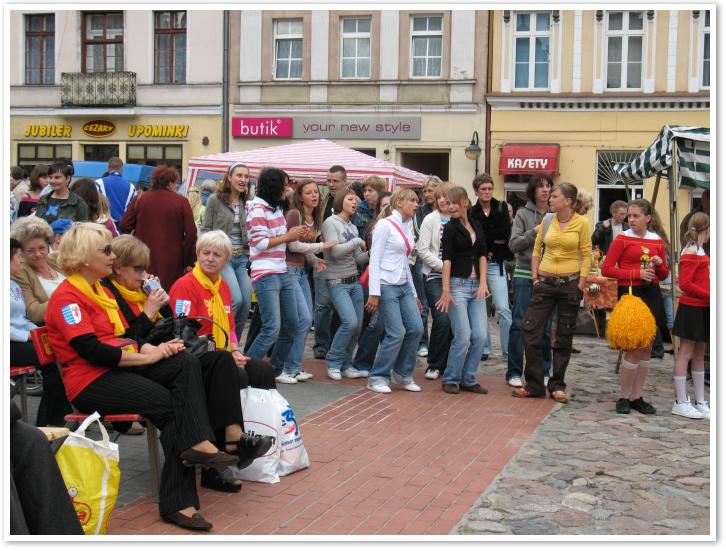 ...potrafi rozbawi ca zebran na placu ZINTEGROWAN spoeczno.