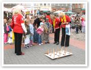 (47/87): Czonkinie TMZT zabawiay najmodszych organizujc dla nich liczne konkursy.